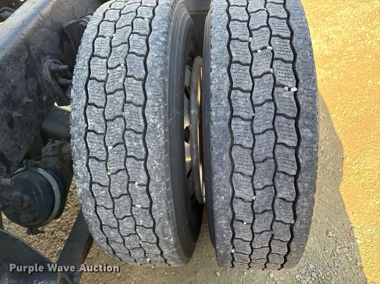 image for item EM3583 2007 International 9400i semi truck