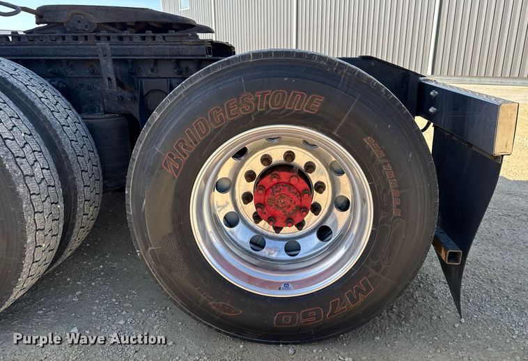 image for item EM3583 2007 International 9400i semi truck