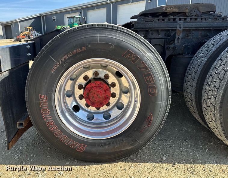 image for item EM3583 2007 International 9400i semi truck