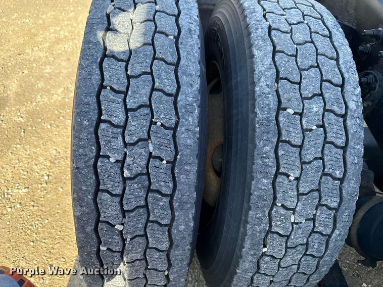 image for item EM3583 2007 International 9400i semi truck