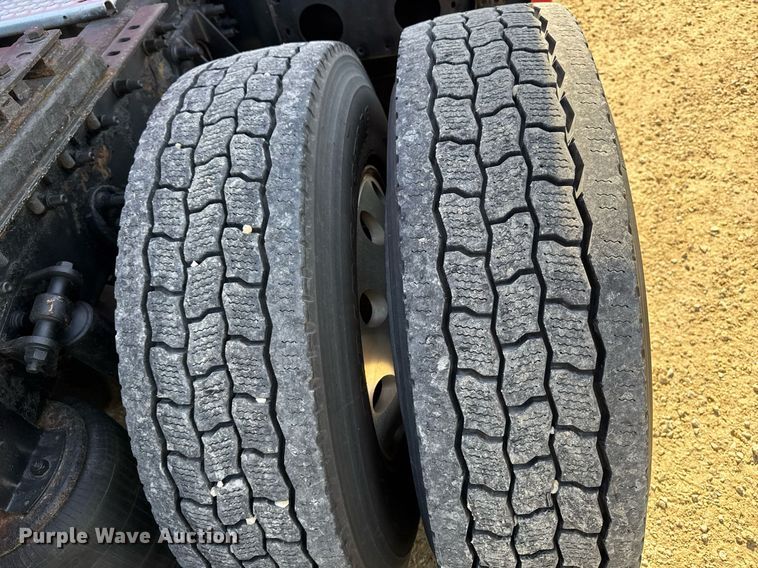 image for item EM3583 2007 International 9400i semi truck