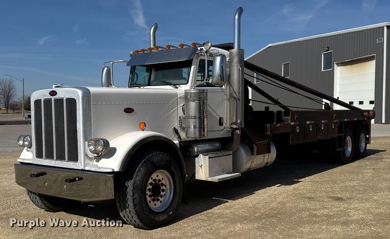 image for item EM3584 2010 Peterbilt 389 winch truck