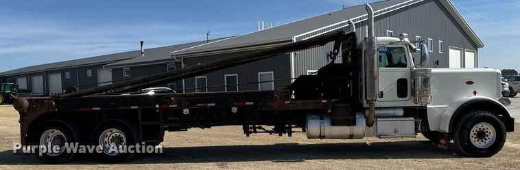 image for item EM3584 2010 Peterbilt 389 winch truck