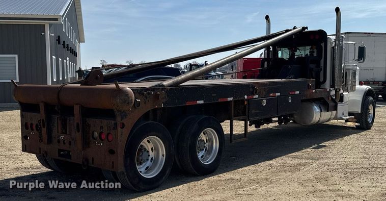 image for item EM3584 2010 Peterbilt 389 winch truck