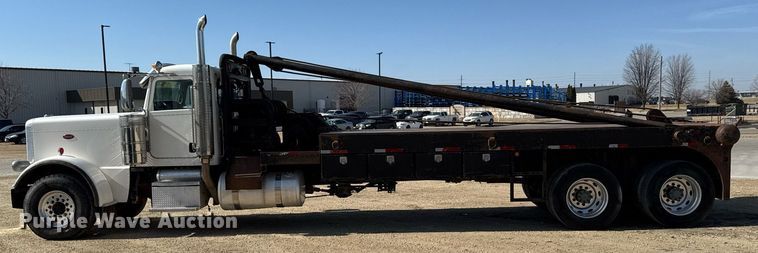 image for item EM3584 2010 Peterbilt 389 winch truck