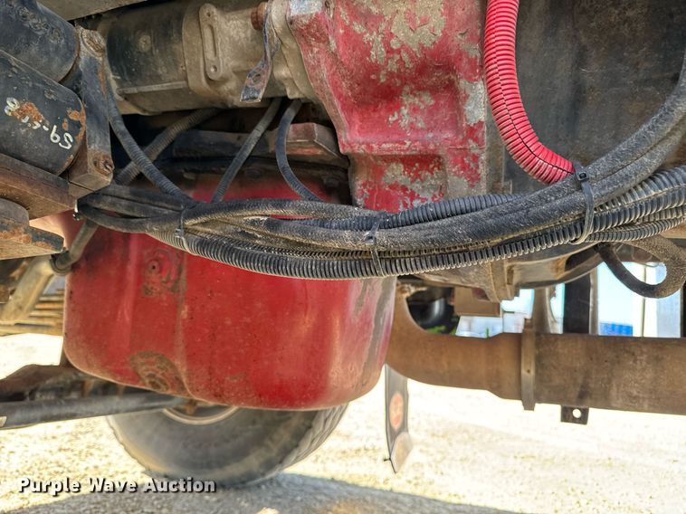 image for item EM3584 2010 Peterbilt 389 winch truck