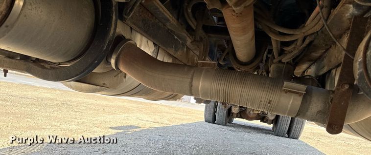 image for item EM3584 2010 Peterbilt 389 winch truck