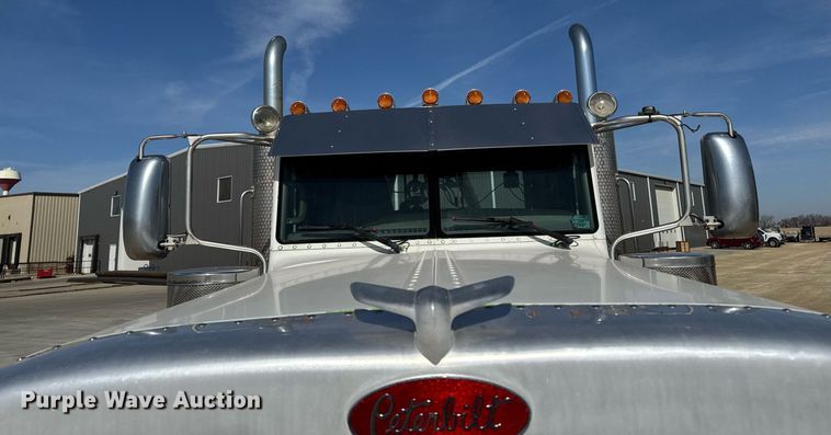image for item EM3584 2010 Peterbilt 389 winch truck