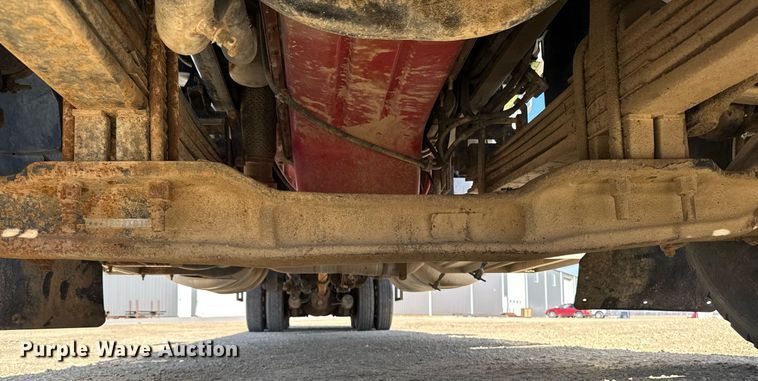 image for item EM3584 2010 Peterbilt 389 winch truck