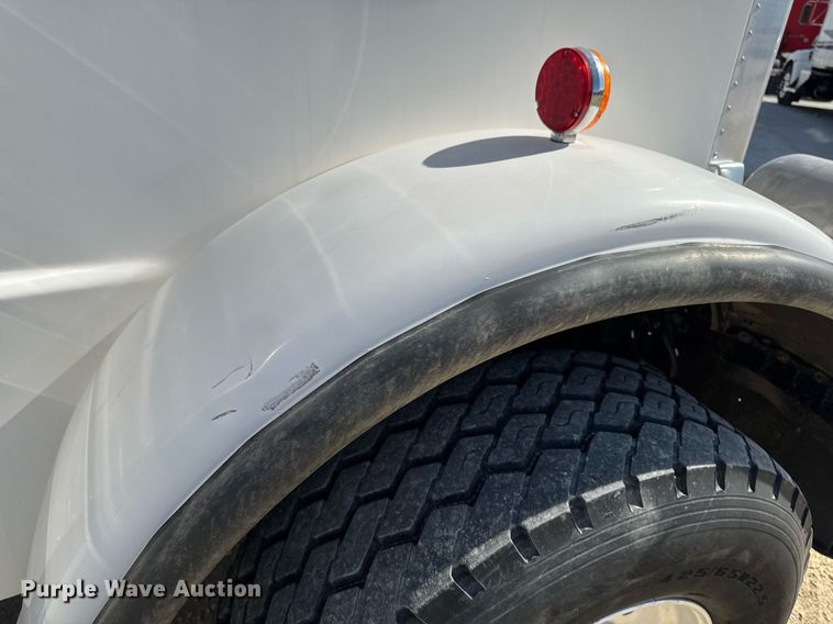 image for item EM3584 2010 Peterbilt 389 winch truck