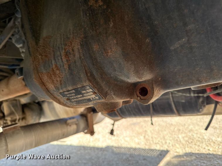 image for item EM3584 2010 Peterbilt 389 winch truck