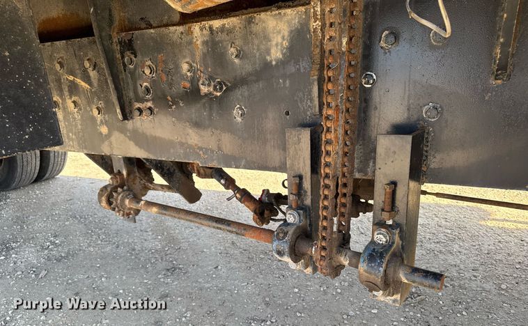 image for item EM3584 2010 Peterbilt 389 winch truck