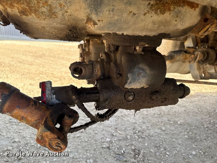 image for item EM3584 2010 Peterbilt 389 winch truck