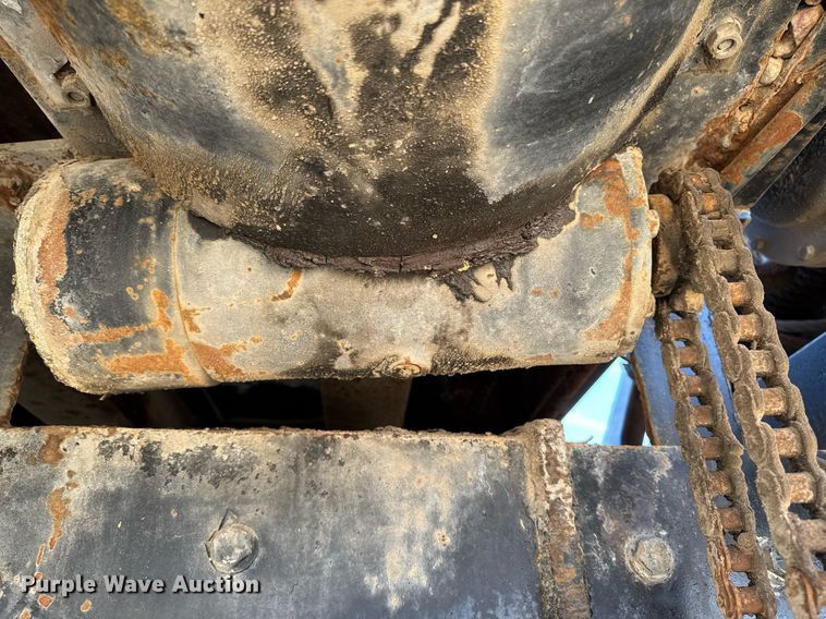 image for item EM3584 2010 Peterbilt 389 winch truck