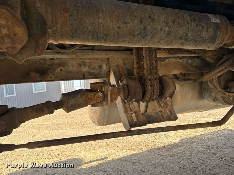 image for item EM3584 2010 Peterbilt 389 winch truck