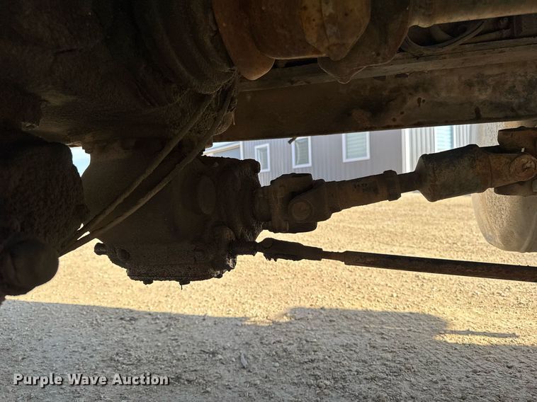 image for item EM3584 2010 Peterbilt 389 winch truck