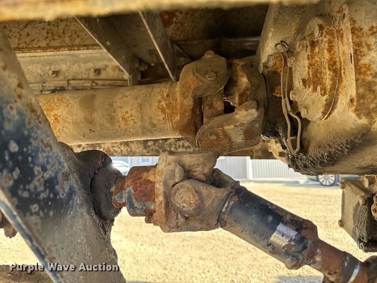 image for item EM3584 2010 Peterbilt 389 winch truck