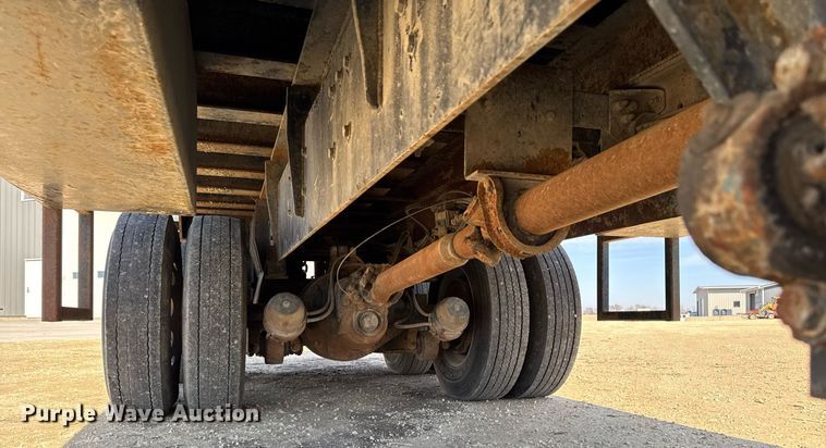 image for item EM3584 2010 Peterbilt 389 winch truck