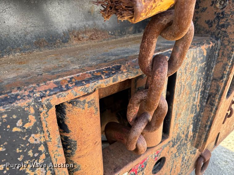 image for item EM3584 2010 Peterbilt 389 winch truck