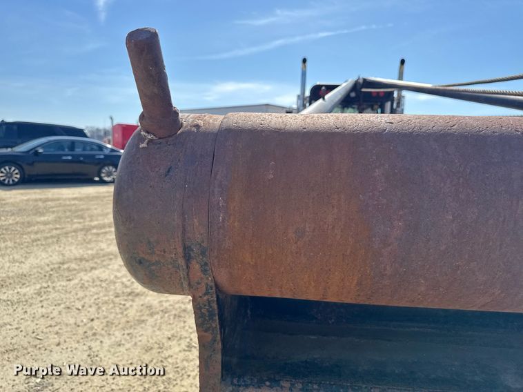 image for item EM3584 2010 Peterbilt 389 winch truck