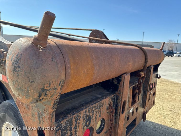 image for item EM3584 2010 Peterbilt 389 winch truck