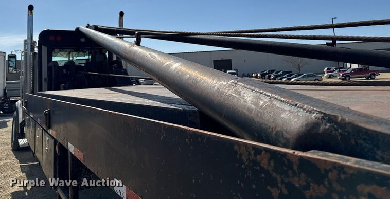 image for item EM3584 2010 Peterbilt 389 winch truck