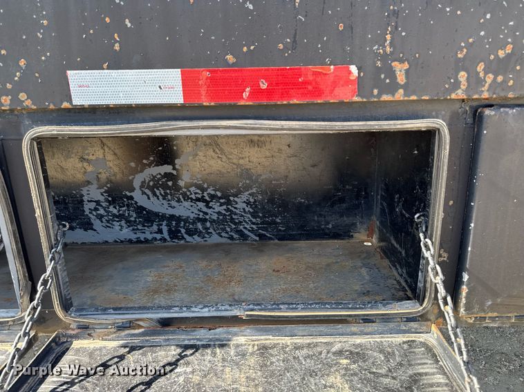 image for item EM3584 2010 Peterbilt 389 winch truck