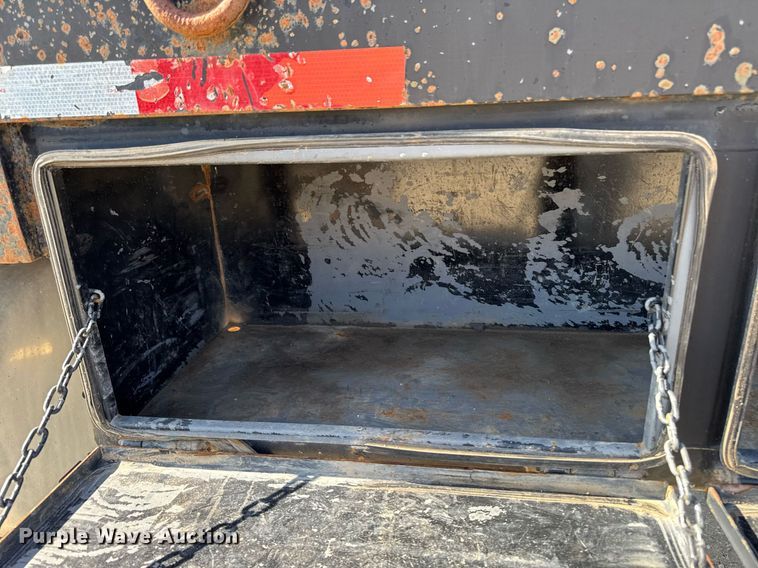 image for item EM3584 2010 Peterbilt 389 winch truck