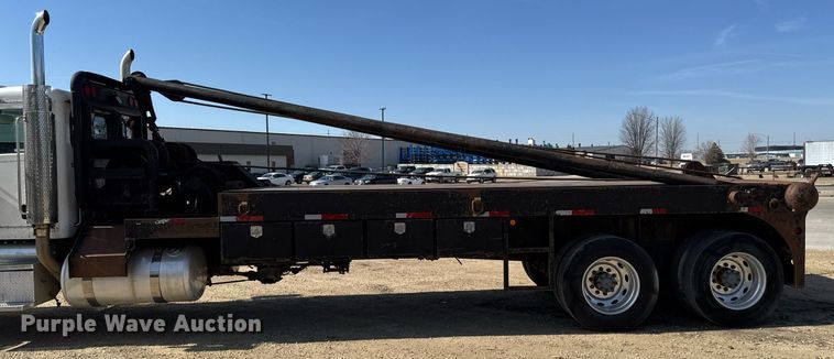 image for item EM3584 2010 Peterbilt 389 winch truck