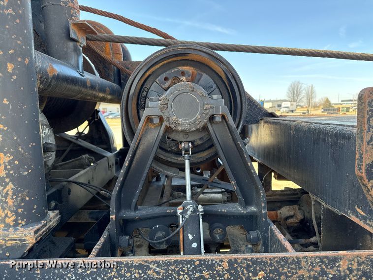 image for item EM3584 2010 Peterbilt 389 winch truck