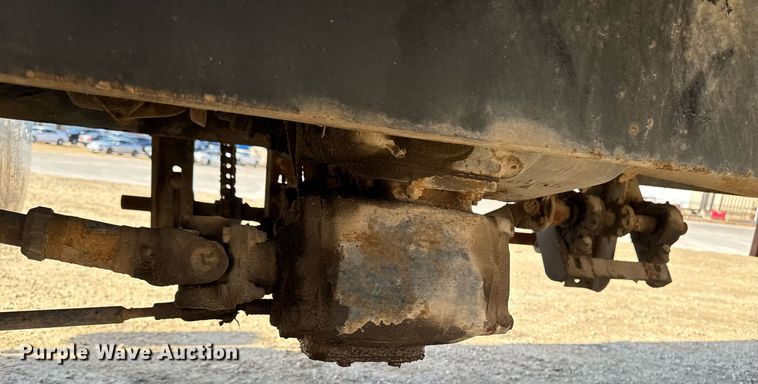 image for item EM3584 2010 Peterbilt 389 winch truck