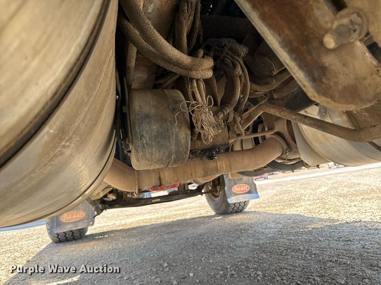 image for item EM3584 2010 Peterbilt 389 winch truck