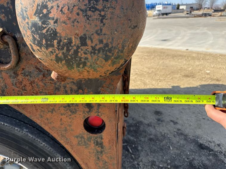 image for item EM3584 2010 Peterbilt 389 winch truck