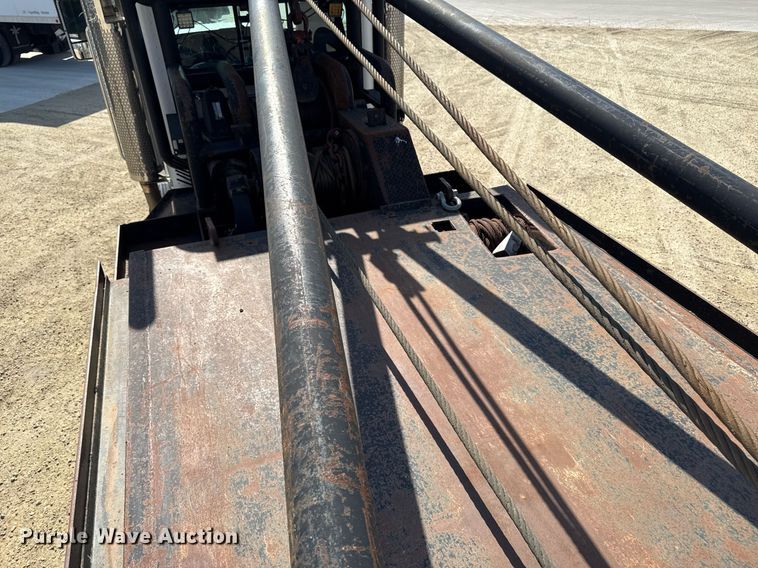 image for item EM3584 2010 Peterbilt 389 winch truck