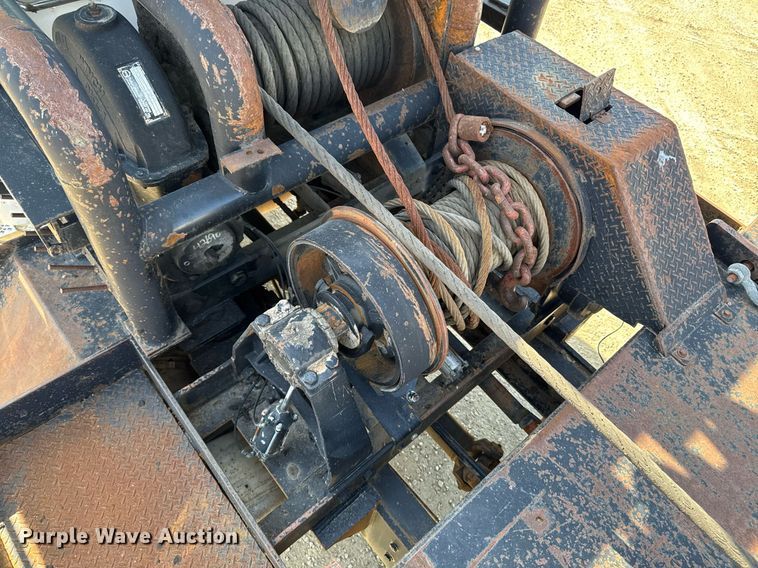 image for item EM3584 2010 Peterbilt 389 winch truck