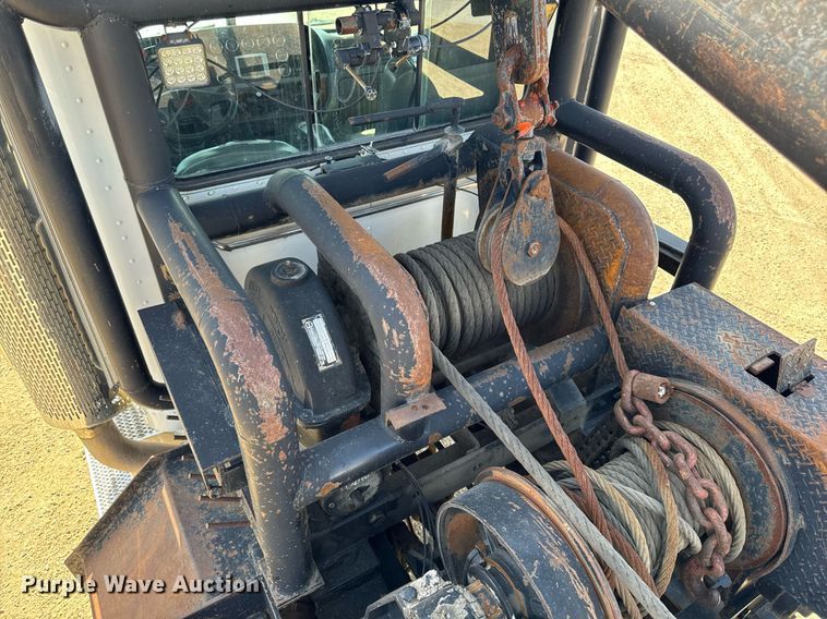 image for item EM3584 2010 Peterbilt 389 winch truck