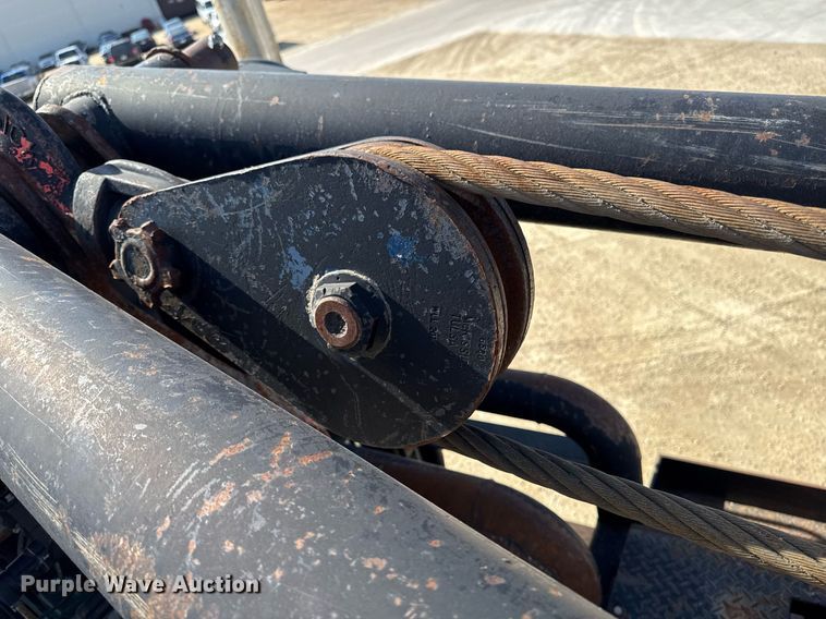 image for item EM3584 2010 Peterbilt 389 winch truck