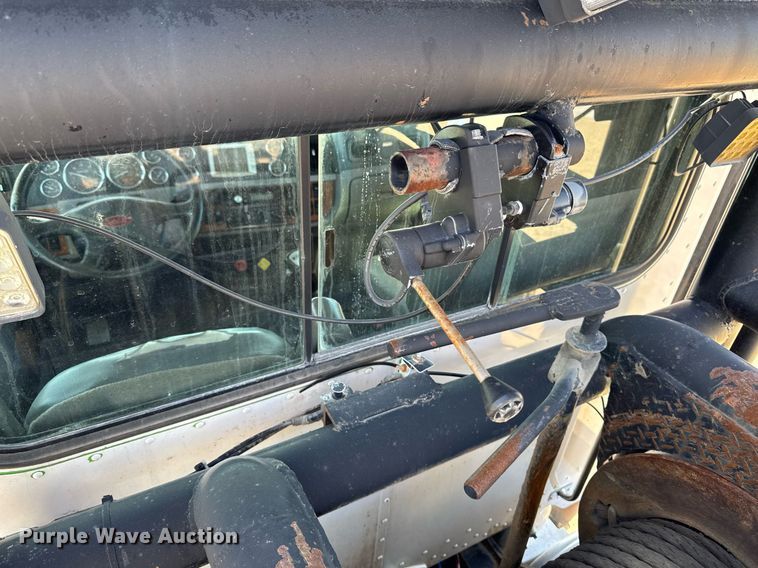 image for item EM3584 2010 Peterbilt 389 winch truck