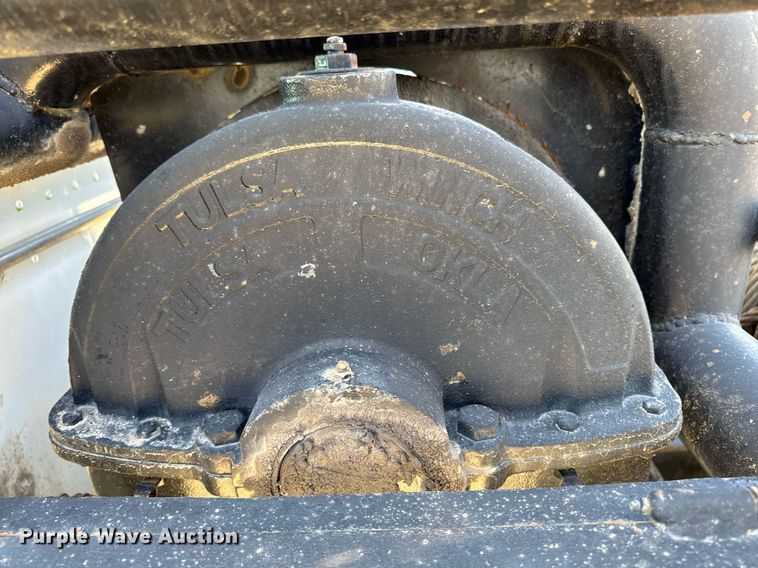 image for item EM3584 2010 Peterbilt 389 winch truck