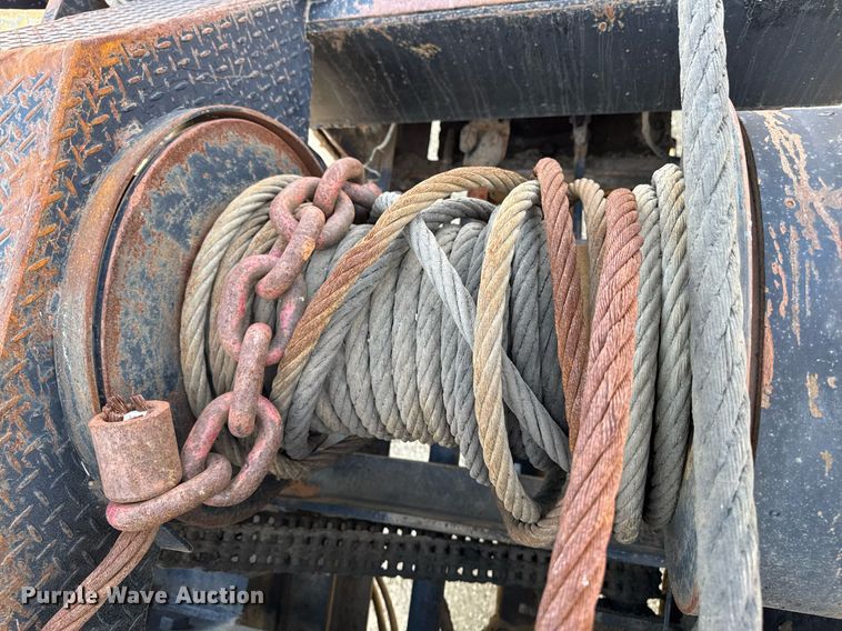 image for item EM3584 2010 Peterbilt 389 winch truck