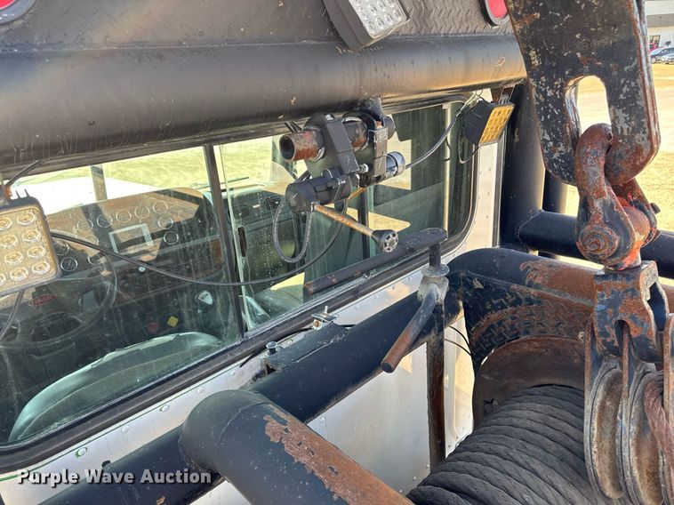 image for item EM3584 2010 Peterbilt 389 winch truck