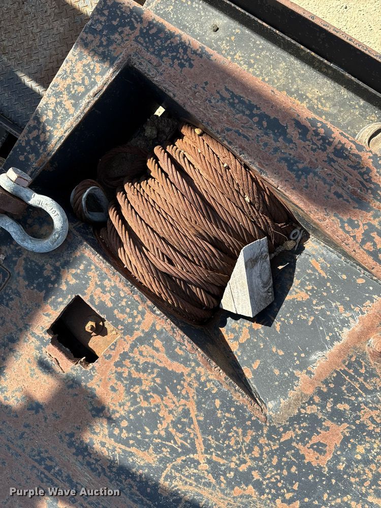 image for item EM3584 2010 Peterbilt 389 winch truck