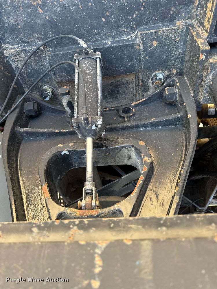 image for item EM3584 2010 Peterbilt 389 winch truck