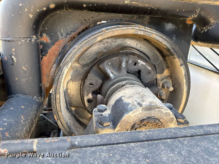 image for item EM3584 2010 Peterbilt 389 winch truck