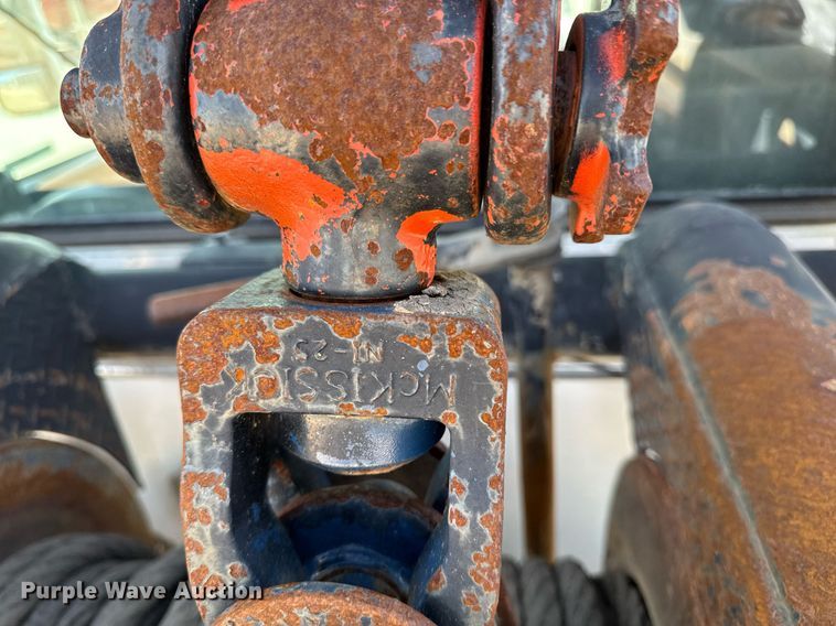 image for item EM3584 2010 Peterbilt 389 winch truck