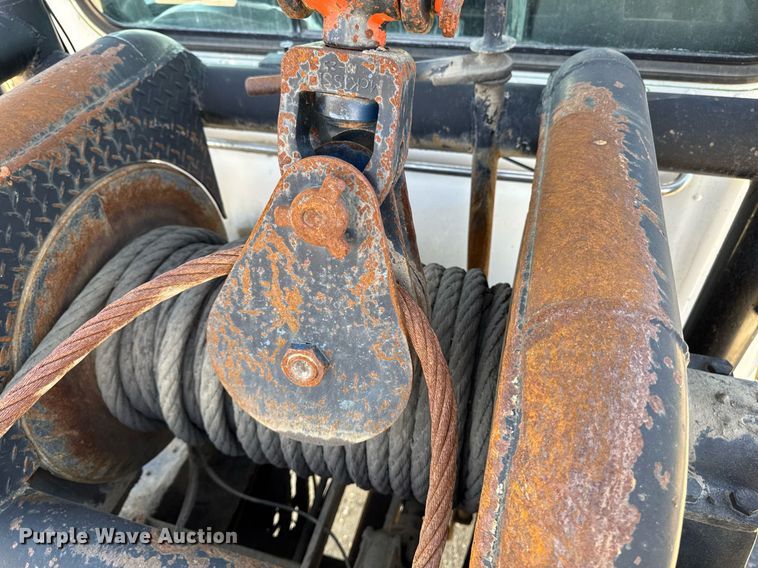 image for item EM3584 2010 Peterbilt 389 winch truck