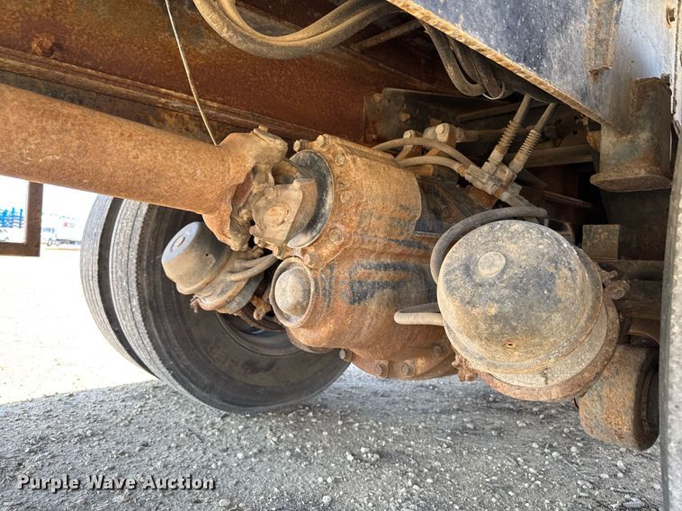 image for item EM3584 2010 Peterbilt 389 winch truck