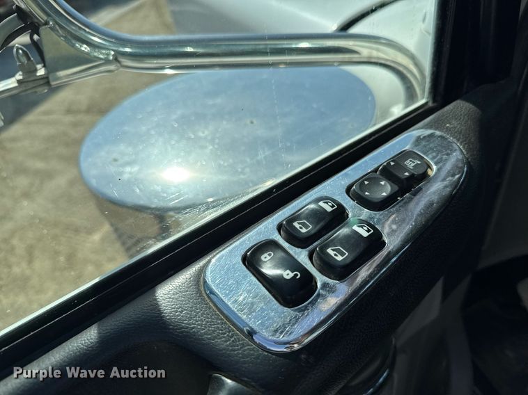 image for item EM3584 2010 Peterbilt 389 winch truck