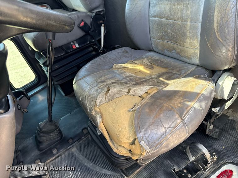 image for item EM3584 2010 Peterbilt 389 winch truck