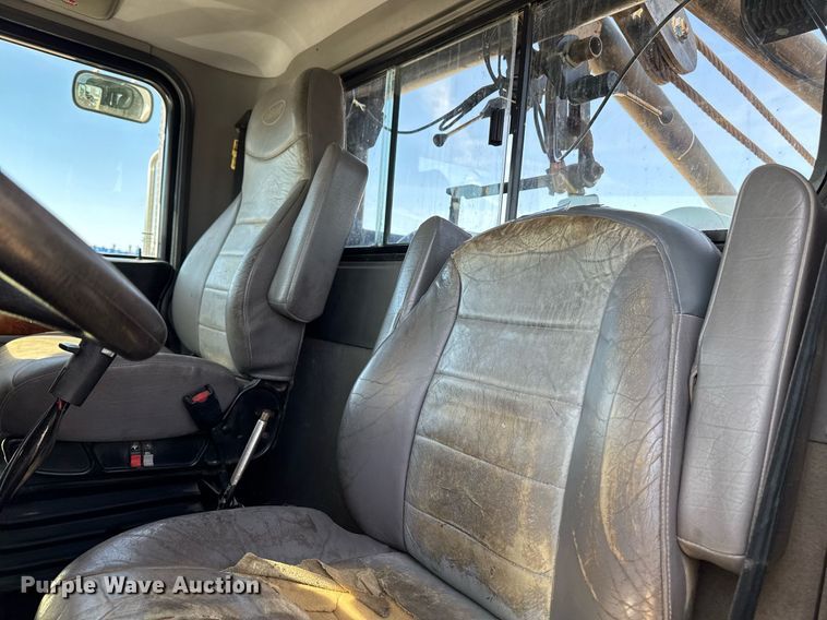 image for item EM3584 2010 Peterbilt 389 winch truck